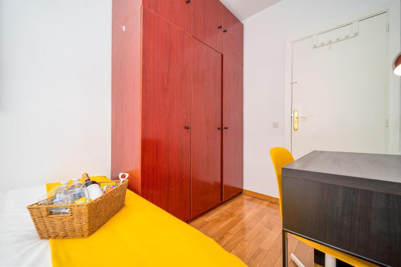 B Casacafe Madrid Pozuelo 2 Bano Fuera De La Habitacion O Compartido Pozuelo de Alarcón Екстериор снимка