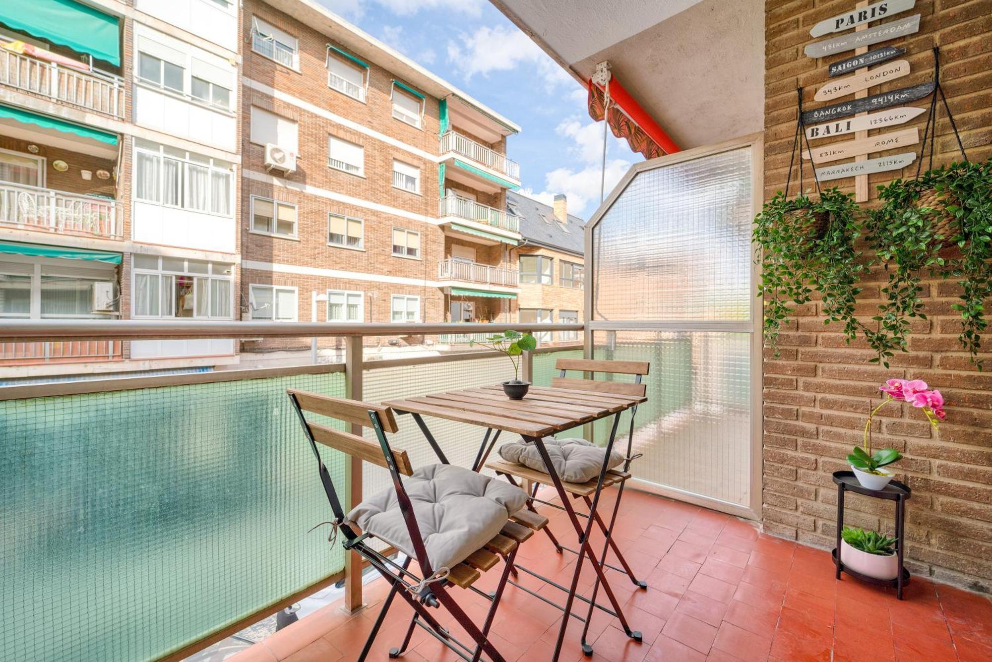 B Casacafe Madrid Pozuelo 2 Bano Fuera De La Habitacion O Compartido Pozuelo de Alarcón Екстериор снимка